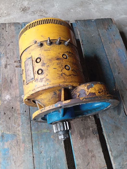 Електродвигун від навантажувача, погрузчика