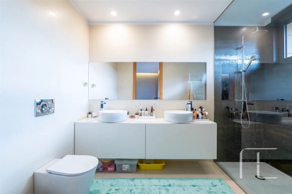 !!OPORTUNIDADE !!  Apartamento T3 como Novo. Box  para 2 carros