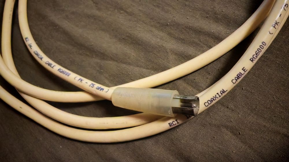 Кабель телевизионный (антенный) RCI Coaxial RG6000 2.5 м со штекером, медь
