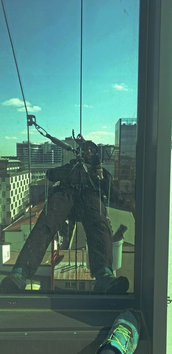 Миття вікон і фасадів у Львові | висотні роботи, промисловий альпінізм