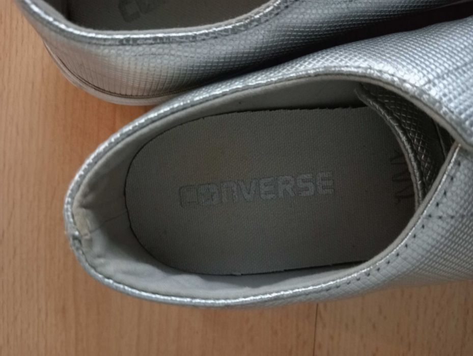 Sapatilhas Adidas e Sapatilhas All Star