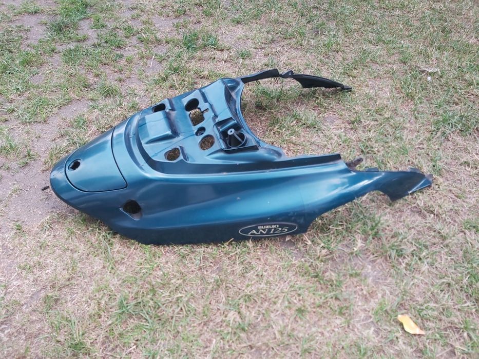 Suzuki burgman an 125 plastik zadupek tył