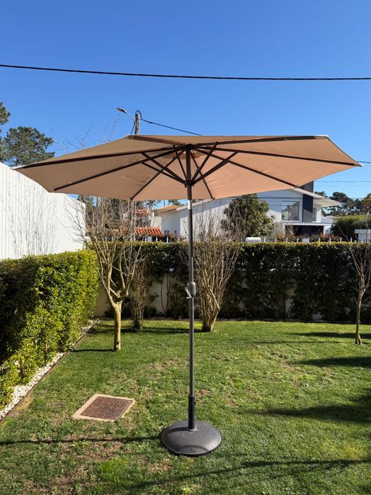 Guarda-sol de jardim premium com iluminação LED solar integrada + base em concreto – Muito bom estado