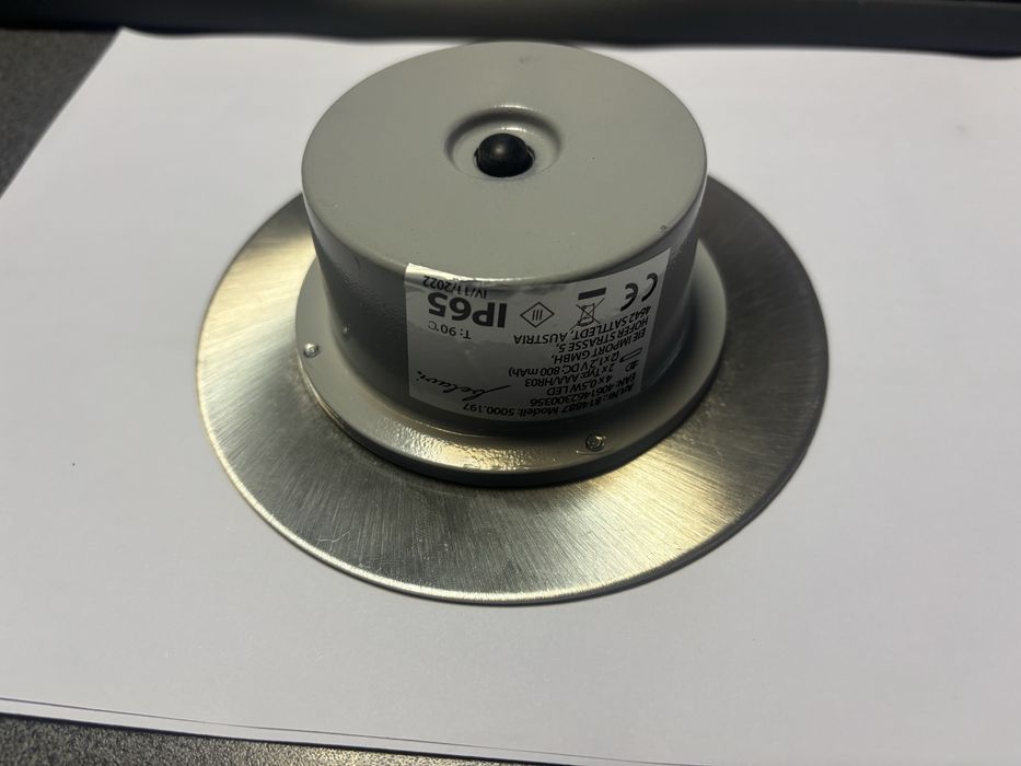 Вуличний точковий світильник Belavi з сонячною батареєю