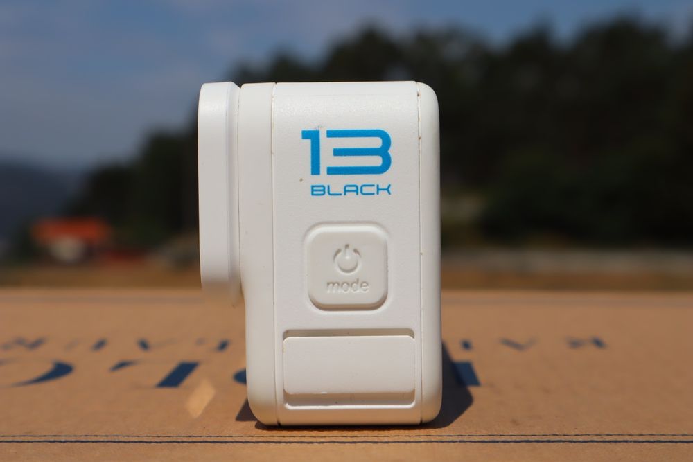 GoPro Hero 13 White (Edição limitada) + Acessórios