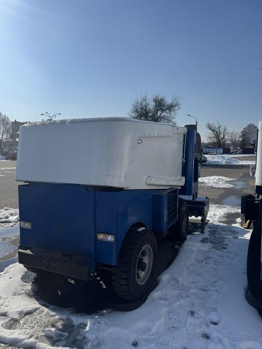 Льодоприбиральна машина Замбоні