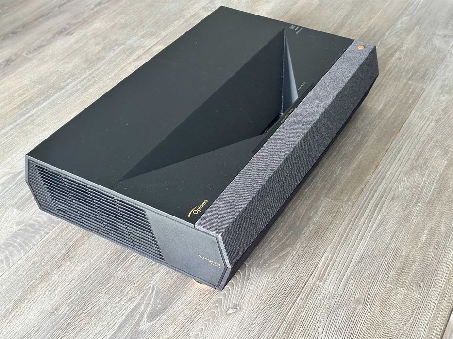 Projektor Optoma UHZ65UST ze 100-calowym ekranem typu ALR