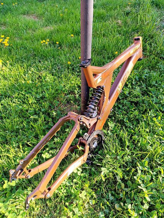 Продам раму Specialized big hit 3