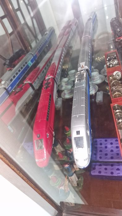 Locomotiva 2600 cp com luzes e carruagens sorefame