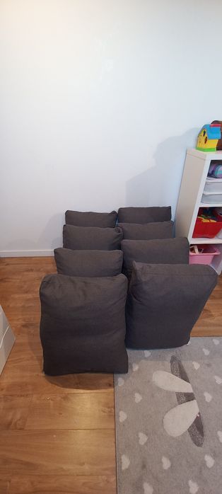 Poduszki z mebli ogrodowych.