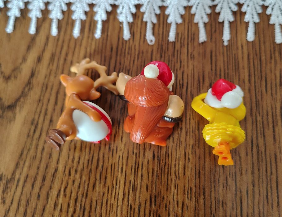 Figurki zabawki  kolekcjonerskie  2013 r Kinder  3 szt