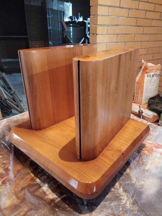 Продам стойки под акустику из массива дуба