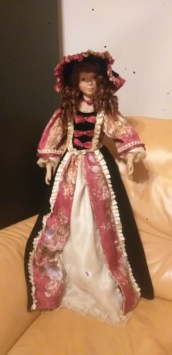 Sprzedam lalkę porcelanowa