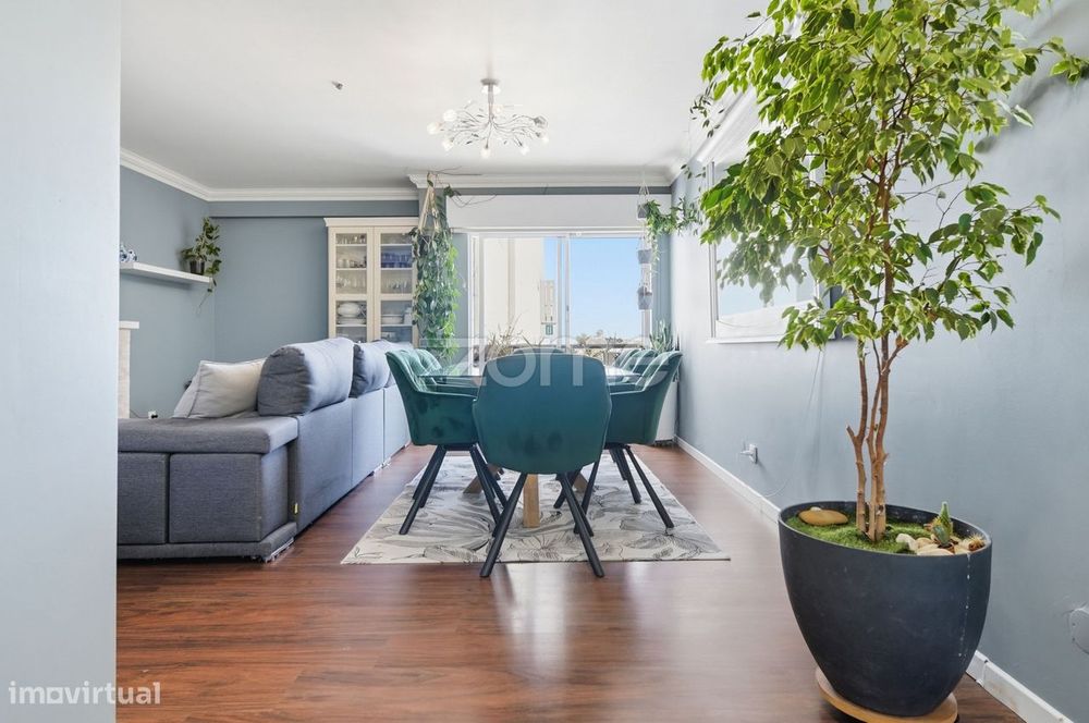 Apartamento T4 convertido em T3 em São Domingos de Rana