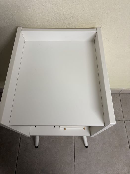 Casa com pernas para gatos