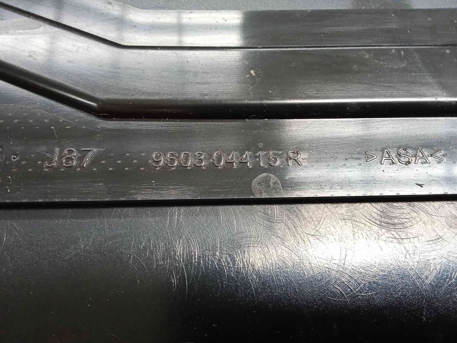 Spoiler / Aileron da Tampa da Mala 960304415R - RENAULT CAPTUR I