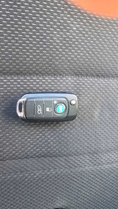 Carro novo e familiar