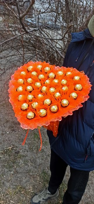 Букет з цукерок Ferrero Rocher 34 шт серце подарунок на 8 Березня