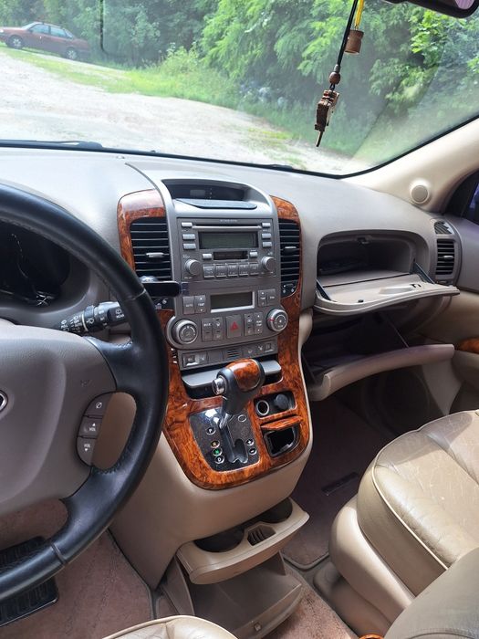 KIA Carnival Grand Limousine