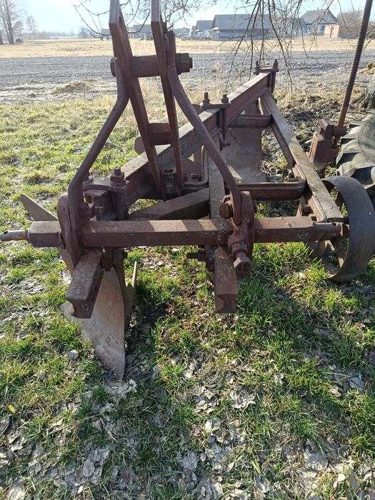 Плуг Плн 3 -35  в хорошому стані