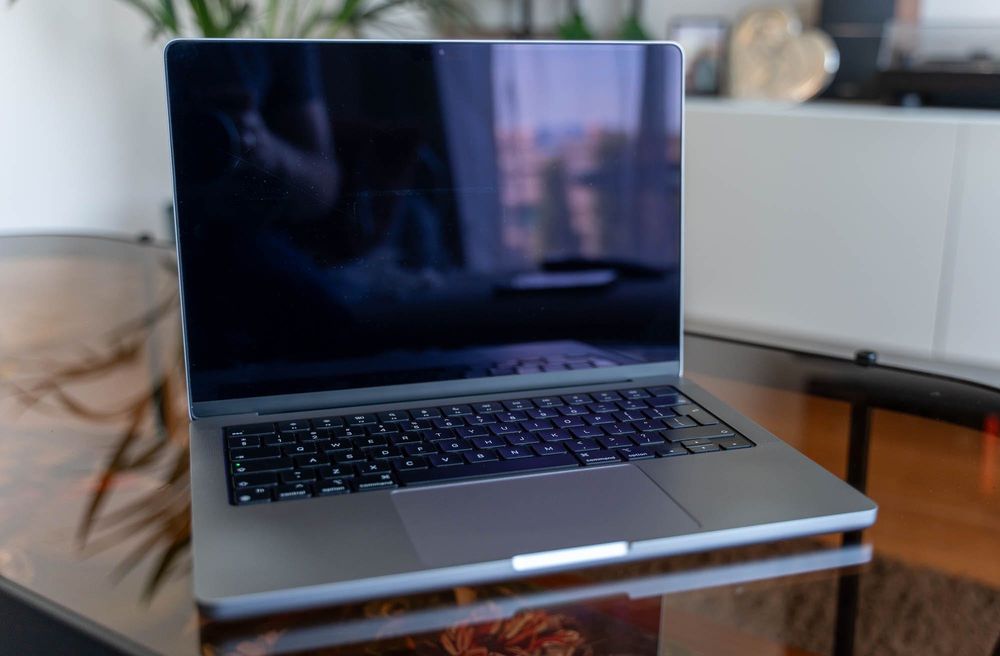 MacBook Pro 14 cali M1 Pro 16 GB RAM 512GB SSD