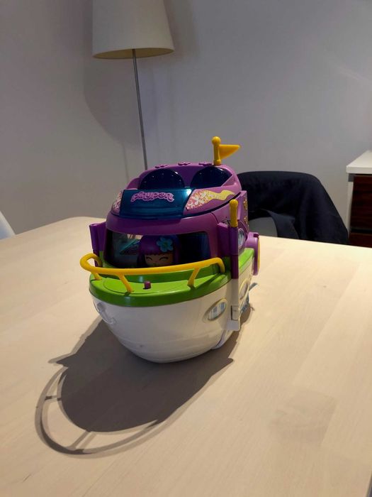 Iate Pynipon com figuras