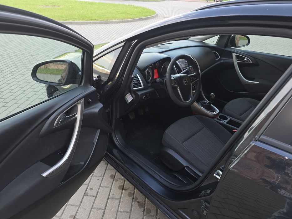 Opel Astra J 1.4 turbo 2011 rok kombi