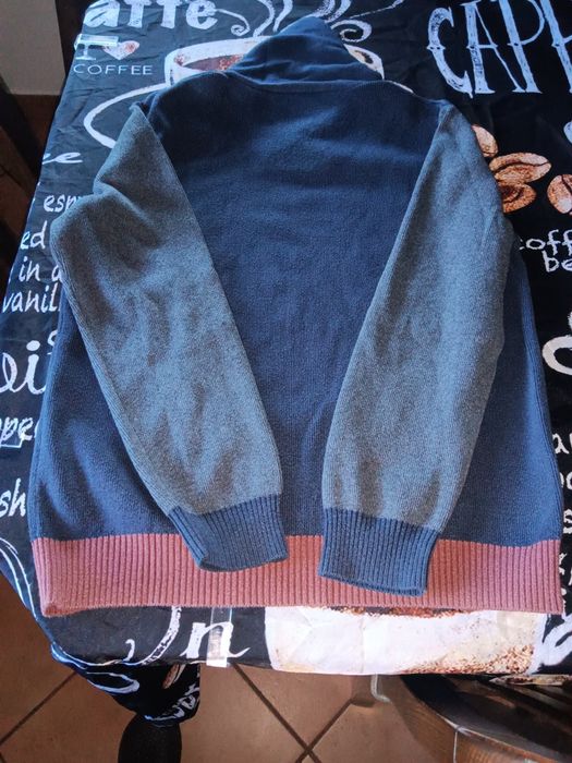 Camisola Hugo Boss 
12 anos
Usada mas estimada