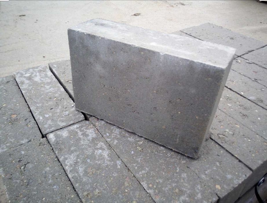 Bloczek betonowy fundamentowy 38x25x12 B-15