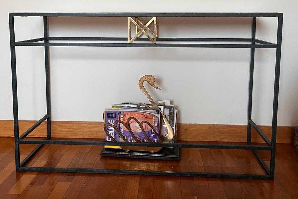 Mesa de apoio/ consola com tampo em pedra moleanos