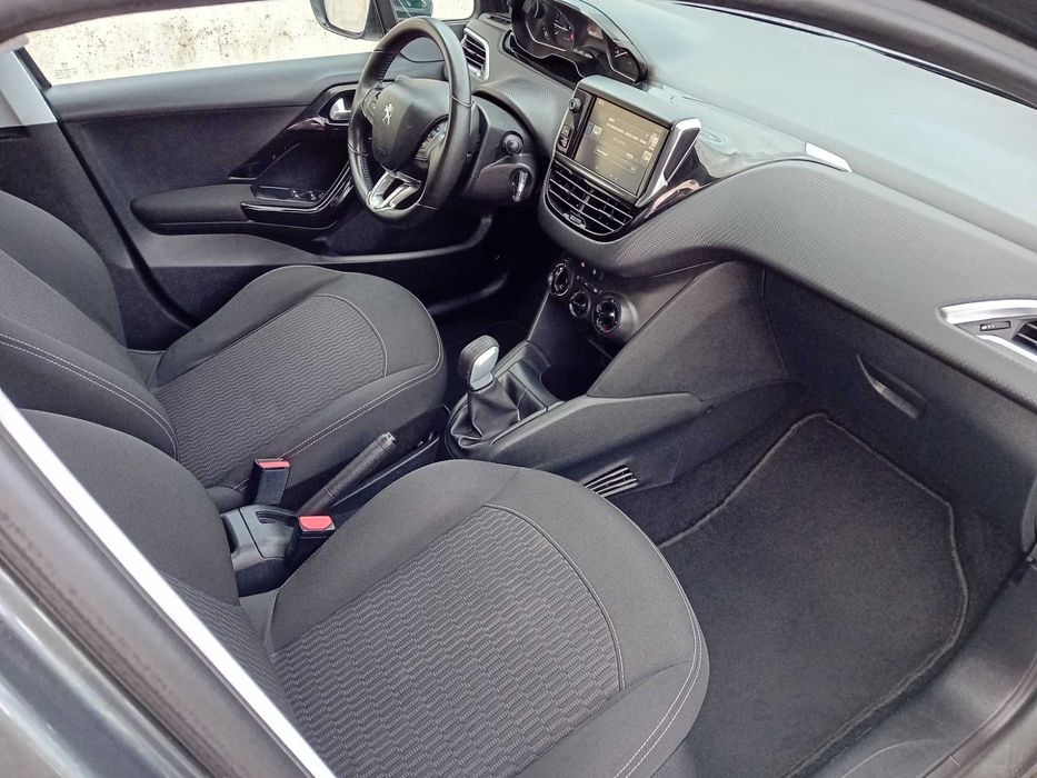 Peugeot 208 1.2i Style