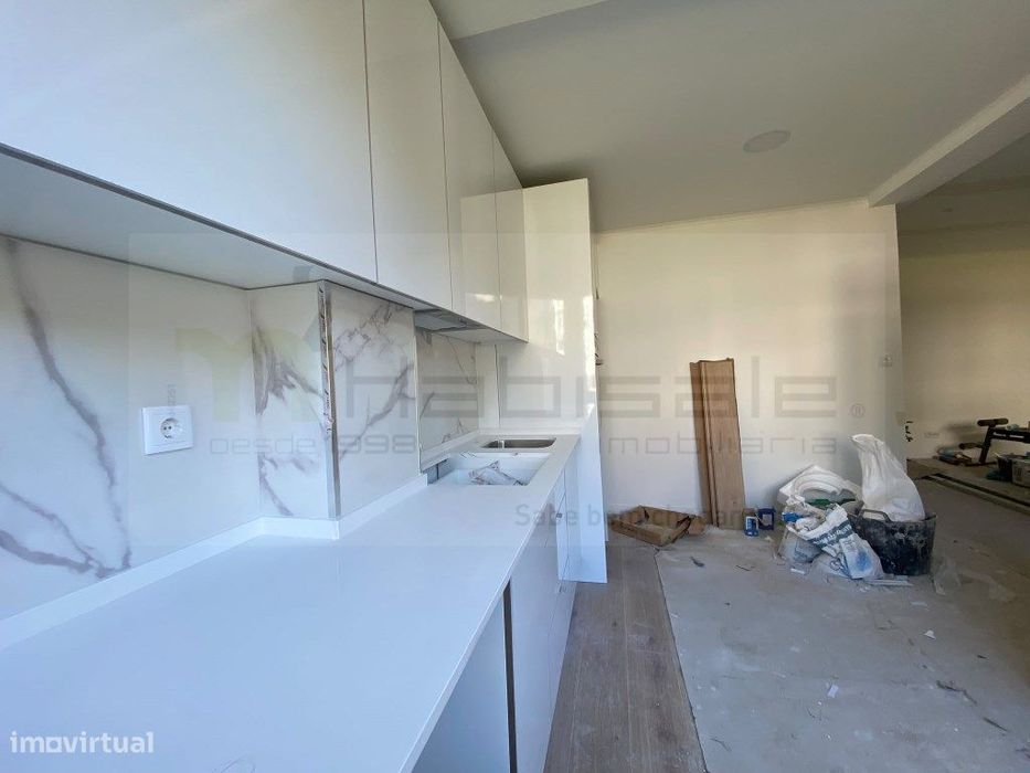 T3 Renovado com Suite | Excelente Localização | Amadora