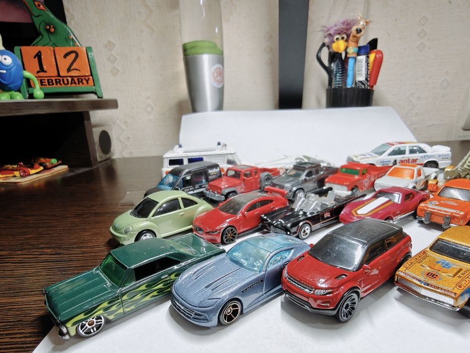 Машинки модели hot wheels matchbox corgi bburago maisto