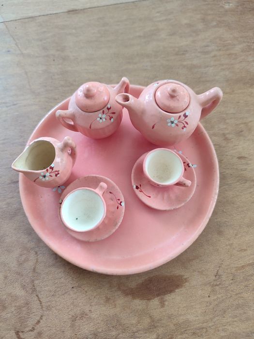 Vários serviços de café miniatura para colecionar