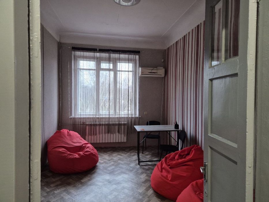 Продам часть здания возле парка Шевченко пол коммерцию