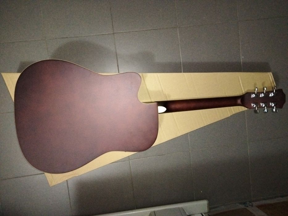 Guitarra cutaway - eletrificada