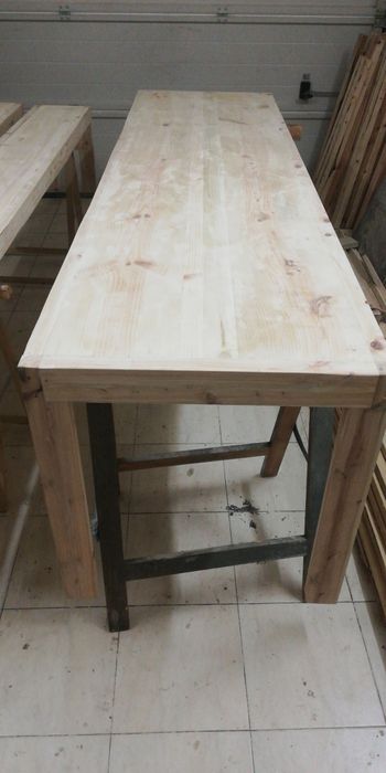 Conjunto de mesa e dois bancos com 2,50cm.