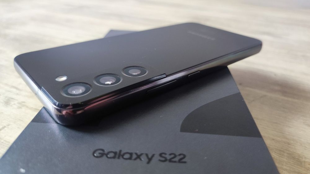 Продам Samsung S22