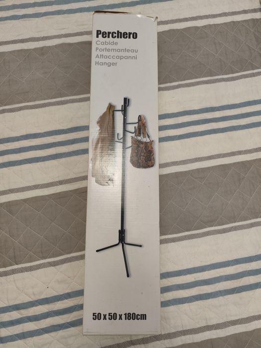 Cabide de pé novo