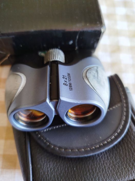 Bons binóculos para crianças.