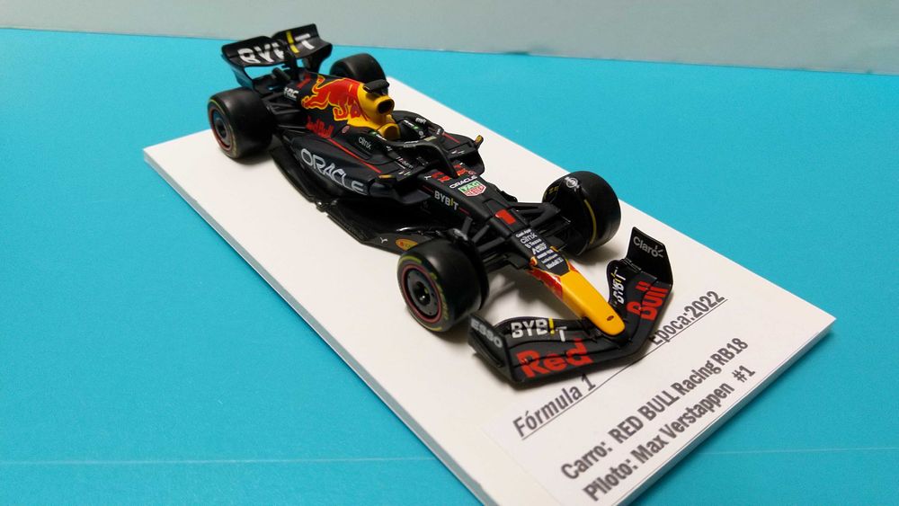 Red Bull RB18 #1 Verstappen - Campeão Mundial F1 2022 - Miniatura 1/43