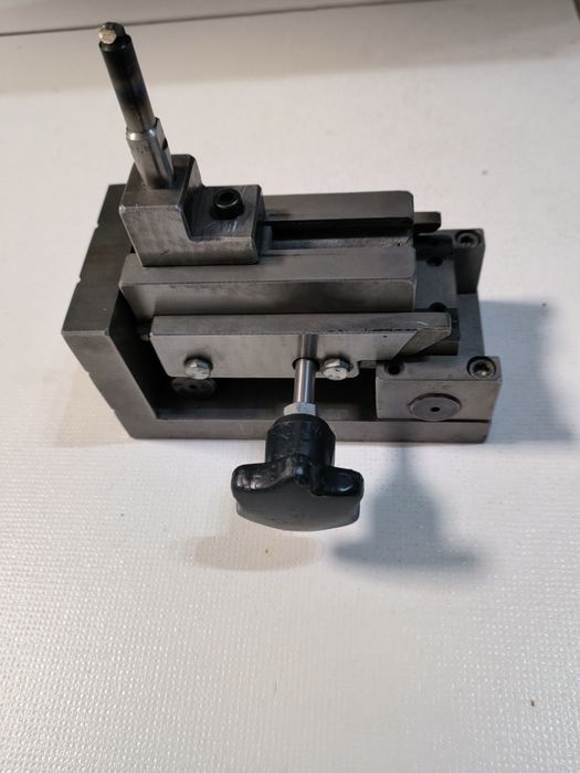 Do Szlifierki na płasko i na okrągło, ostrzałki. Sinuśnica.