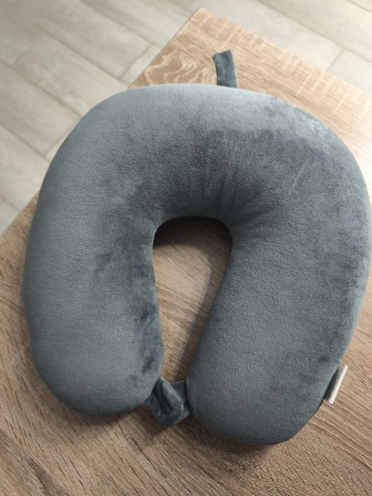 Подушка дорожня,підтримуюча для шії.