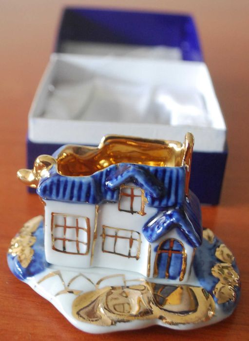 Casinhas Louça Vidrada Tons de branco/azul/dourado
