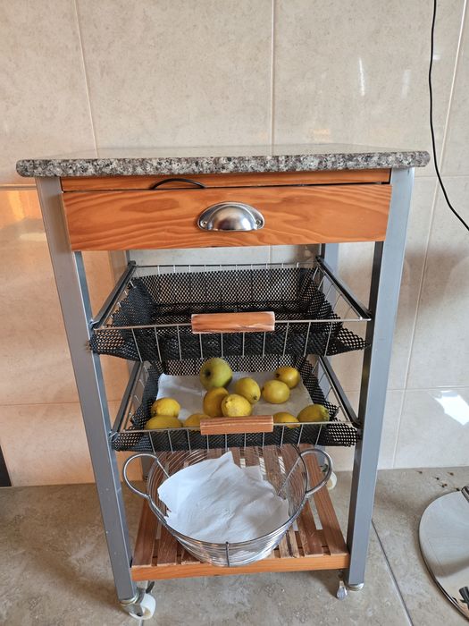 Carrinho de Cozinha com Tampo em Pedra – Muito Estimado