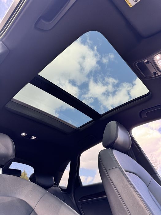 Audi q3  S  line