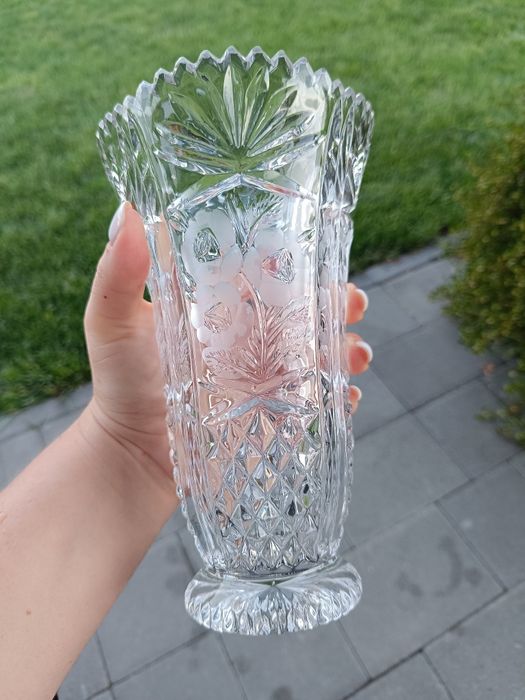 Anna Hutte Bleikristall, kryształowy wazon z trawionymi kwiatami

lata