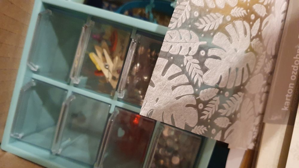 Papiery i ozdoby do scrabbookingu