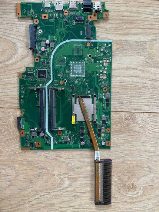 Ноутбук Asus F705U (Pentium 4405U) на запчастини, ремонт