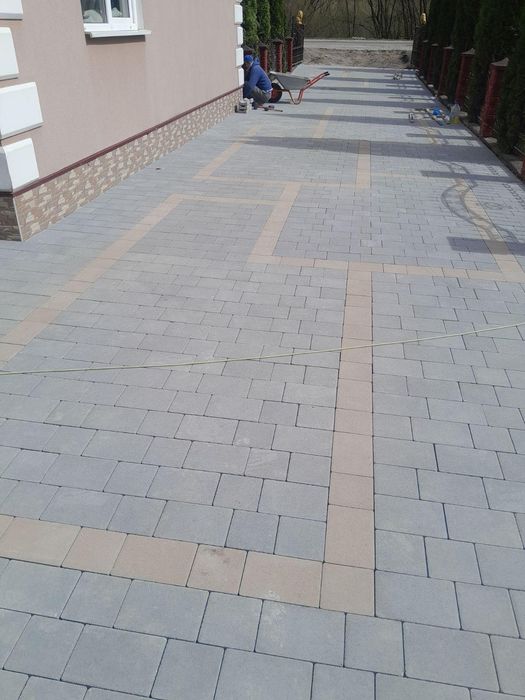 Продаж і укладання тротуарної плитки або бруківки
